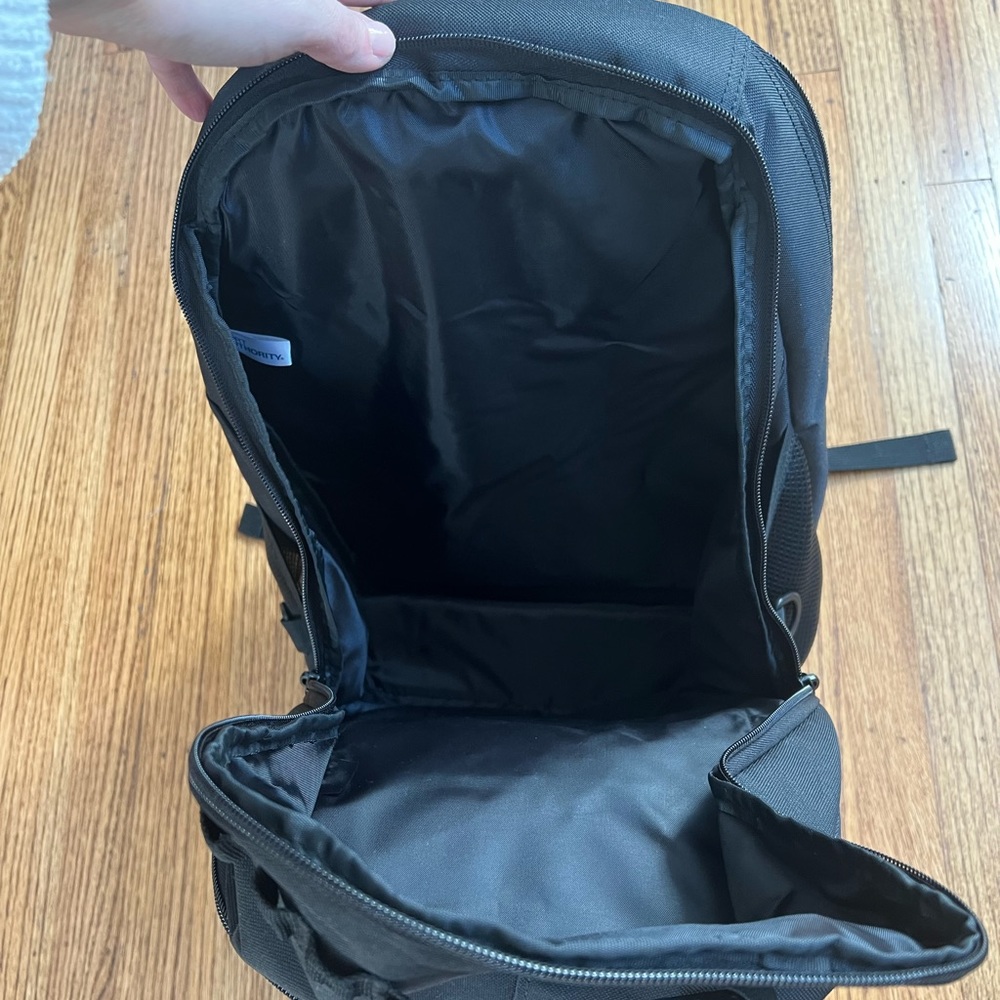 NWOT Port Authority BG100 Xcape Laptop Backpack - Picture 4 of 12